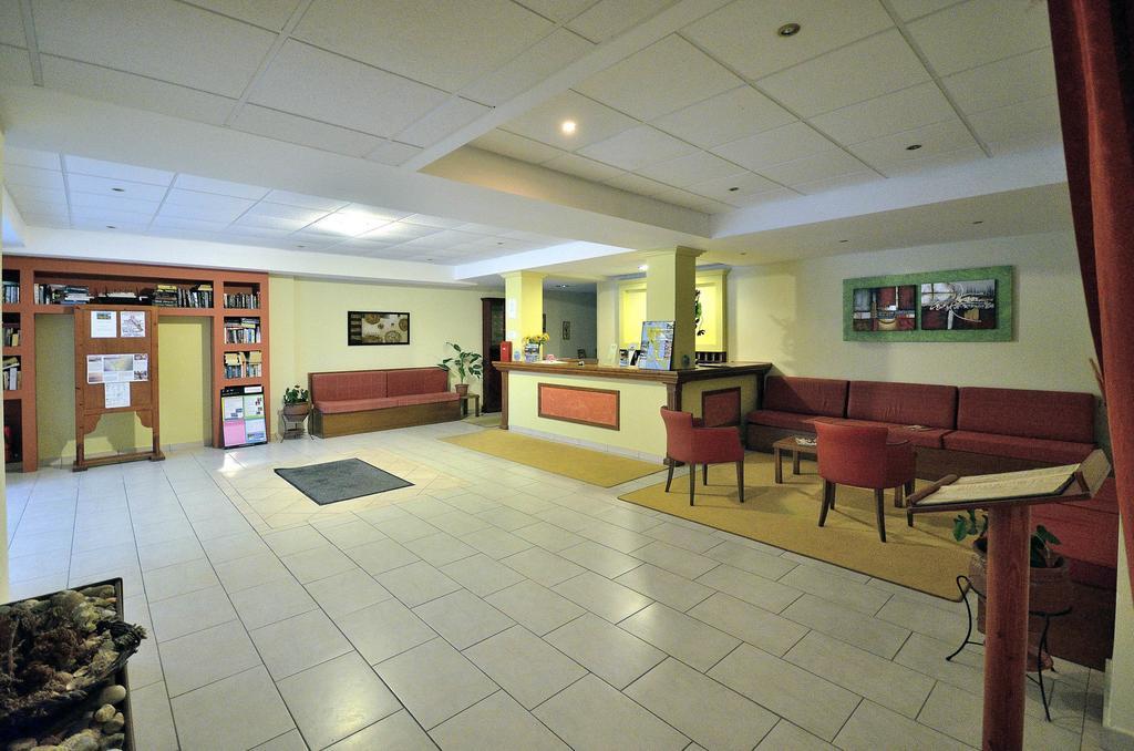 Perros Hotel