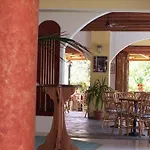 Perros Hotel