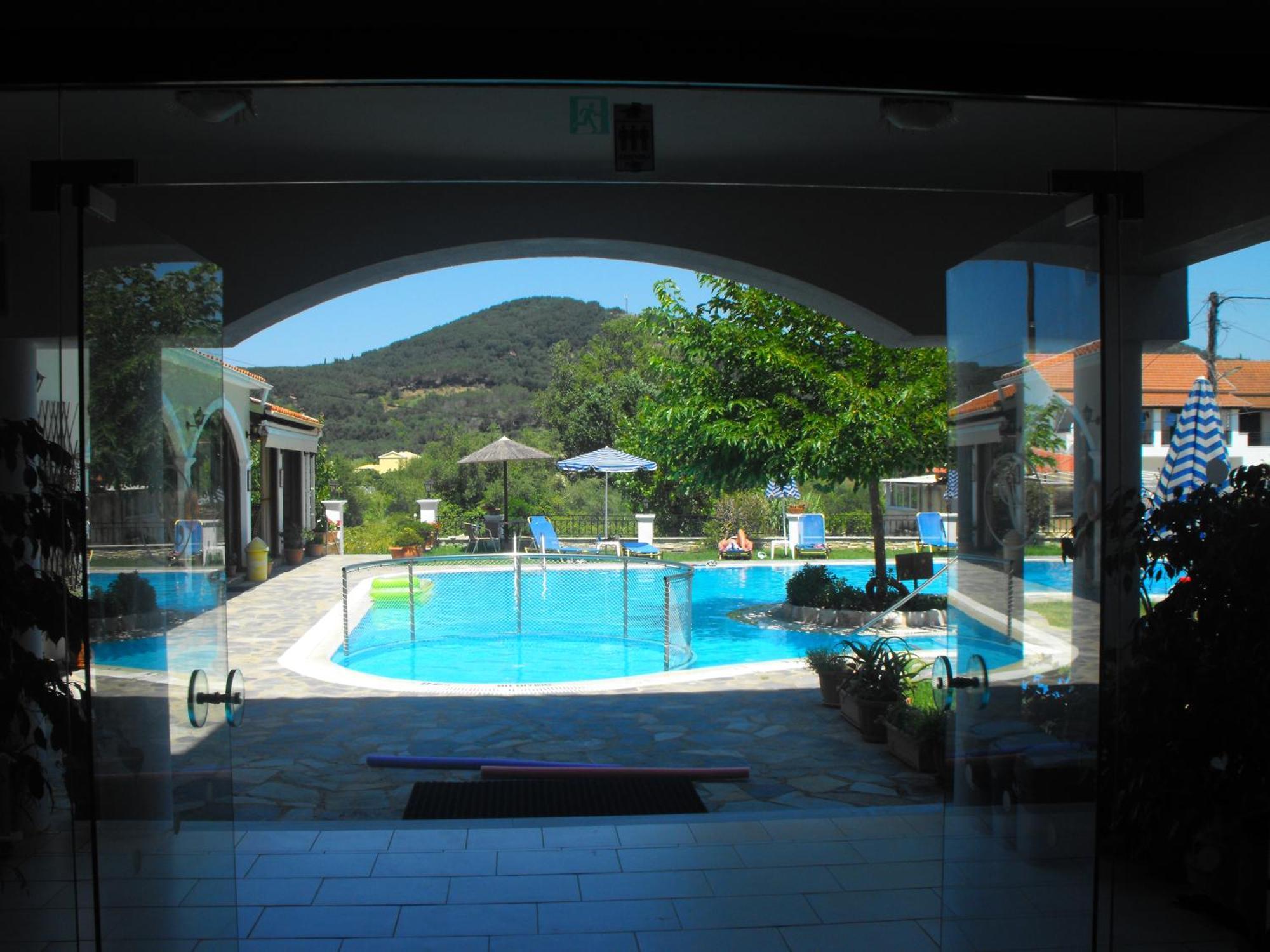 Perros 2* Agios Stefanos Avliotes (Corfu)