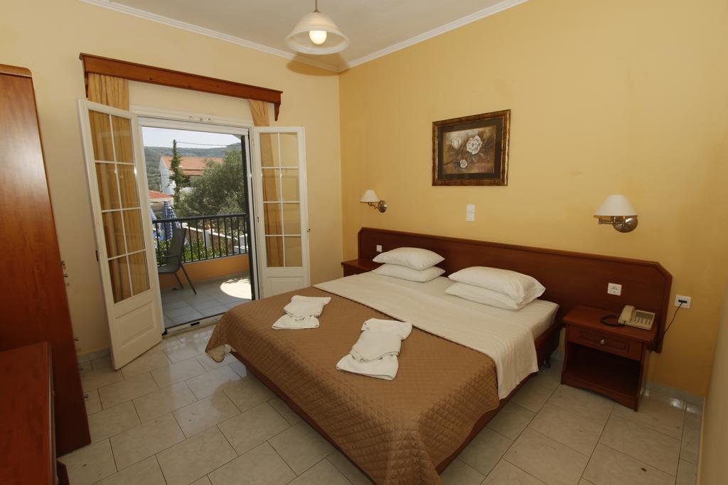 Perros Hotel 2*