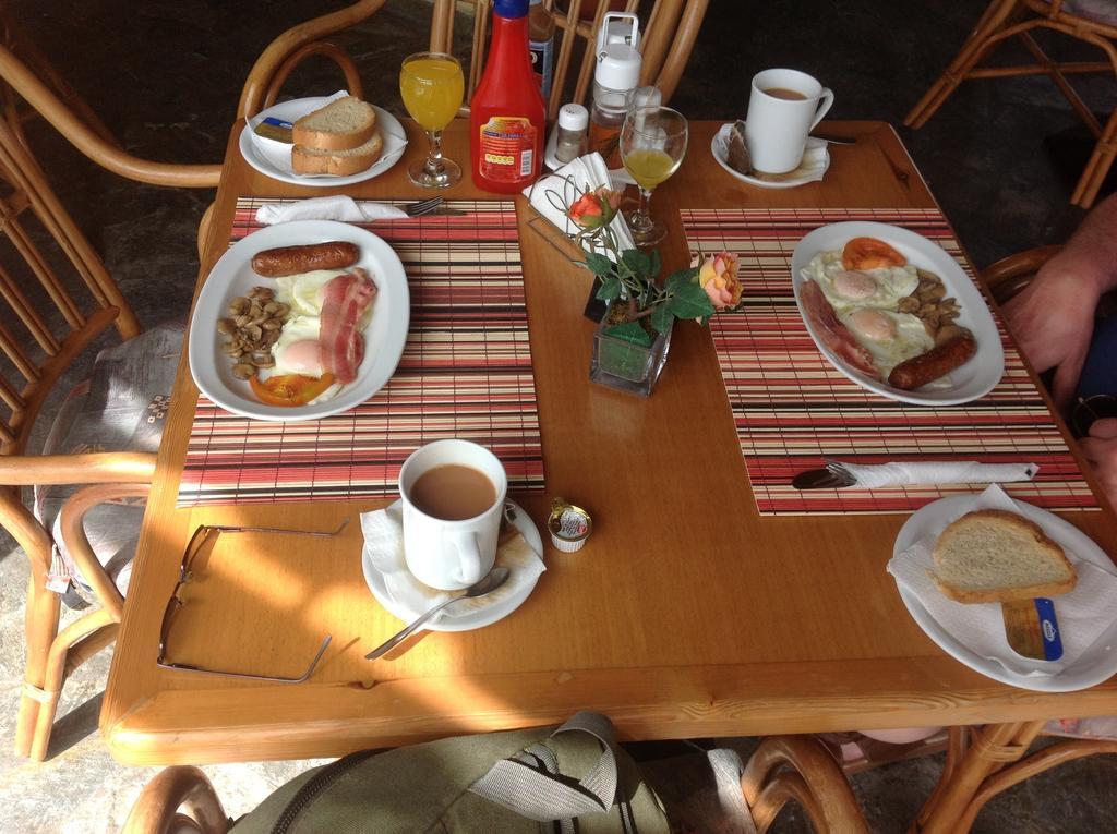 Hotel Perros 2*