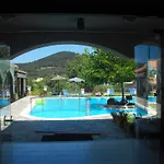 Perros Hotel